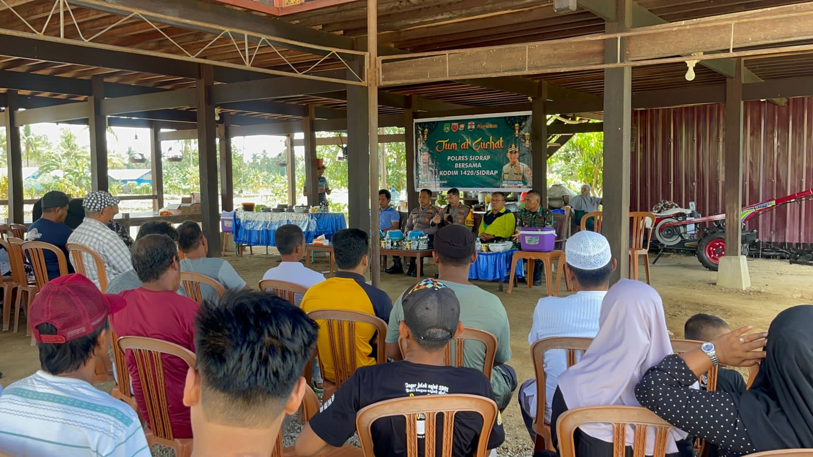 Tatap Muka Langsung Dengan Masyarakat, Wakapolres Sidrap Gelar Jumat Curhat di Baranti
