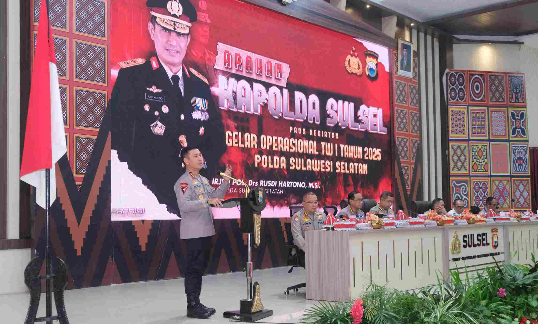 Kapolda Sulsel Pimpin Apel Gelar Operasional Triwulan I Tahun 2025 Polda Sulsel