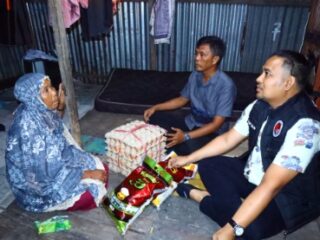 Terima Bantuan Sembako, Warga Apresiasi Polres Sidrap